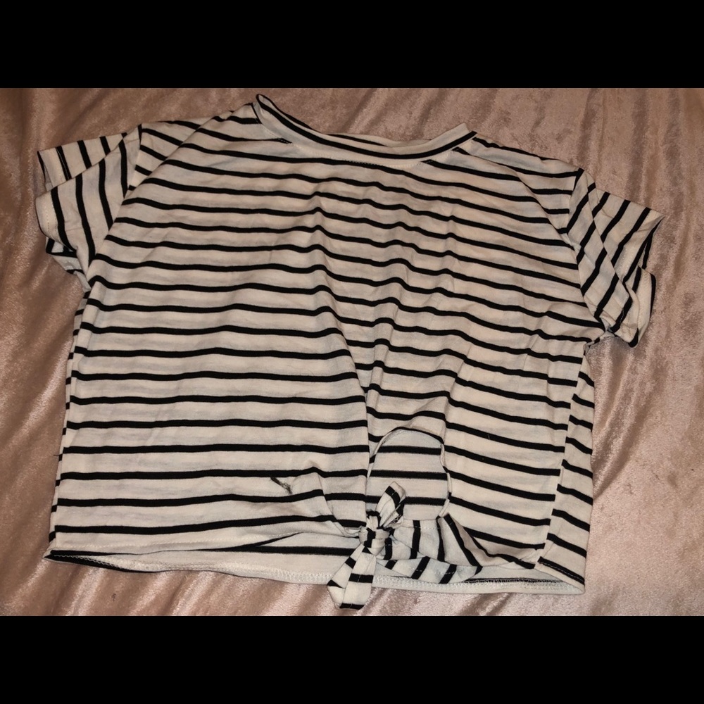 TIE FRONT CROP TOP